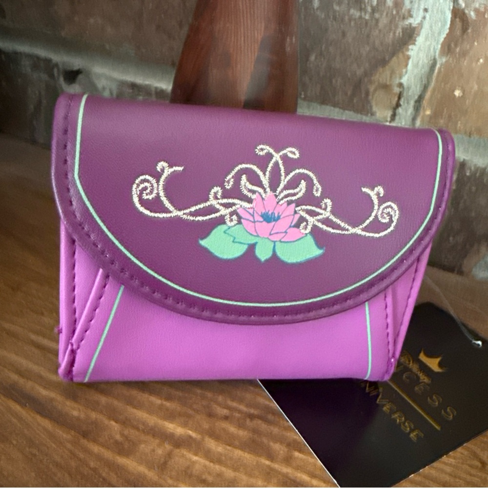 Disney the Princess and the Frog 🐸 Tiana’s place Wallet NWT
